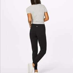 Lululemon Back In Action Jogger | Size 6 | Black